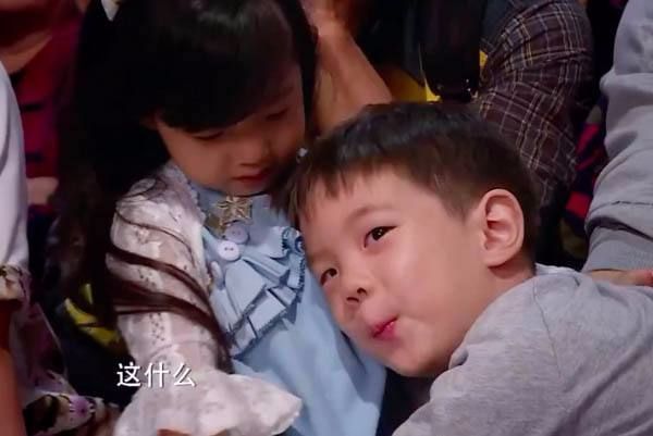 嗯哼这样回应亲小泡芙事件,网友:果然是个会坑爹的主