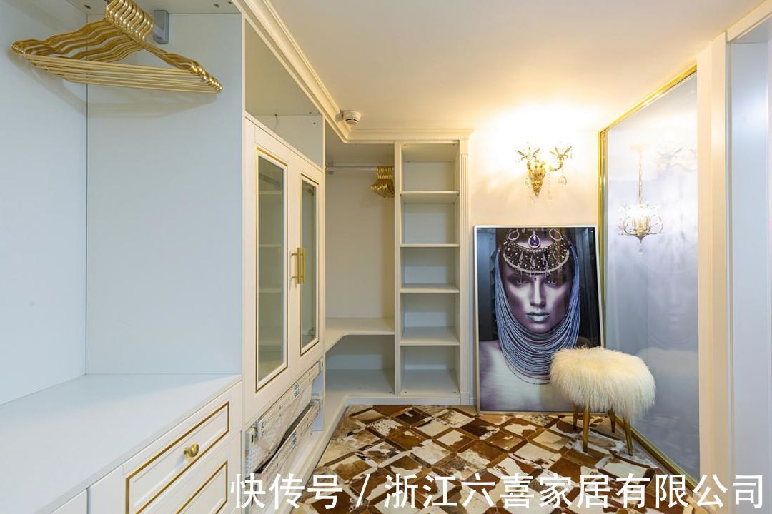 衣帽间|当时尚高级灰遇上粉色少女心，65㎡轻奢风打造理想的高品质居住空间