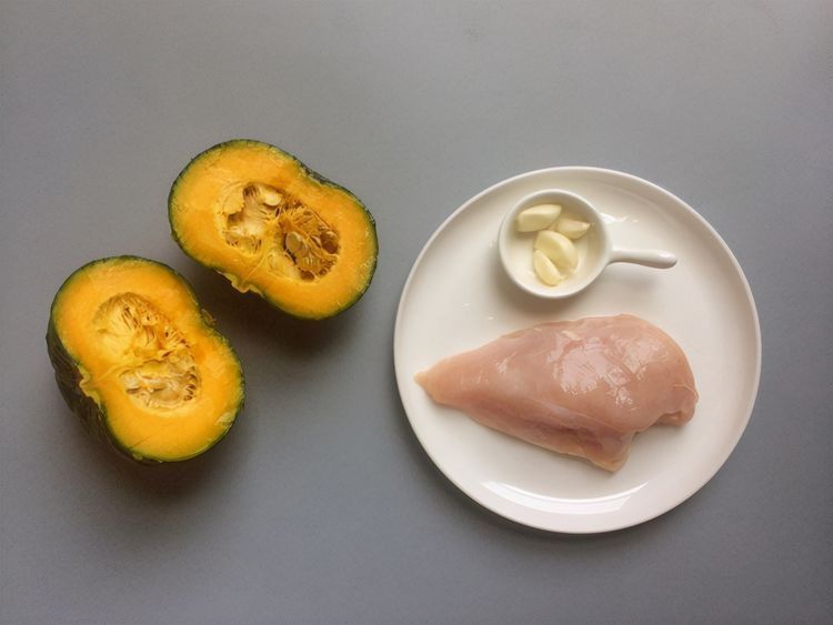 这是一道吃再多也不担心胖的菜，荤素搭配，相当低脂