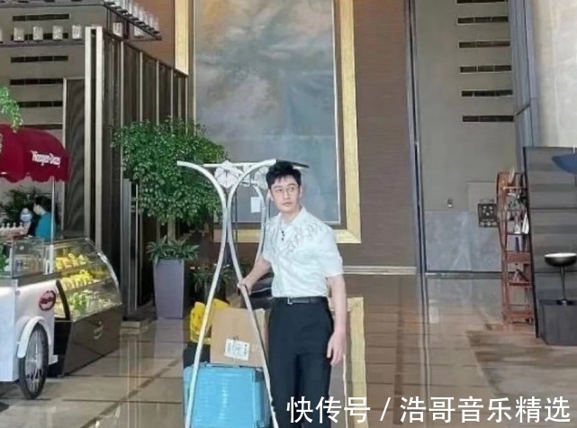 周也|中餐廳最新路透,姚安娜多看龔俊一眼都被罵,節(jié)目未播就遭受網(wǎng)暴