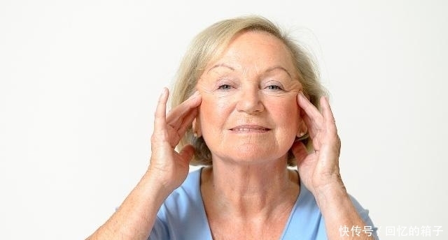 脖子|为什么有的人脖子上长“小肉瘊”,可能与3点有关