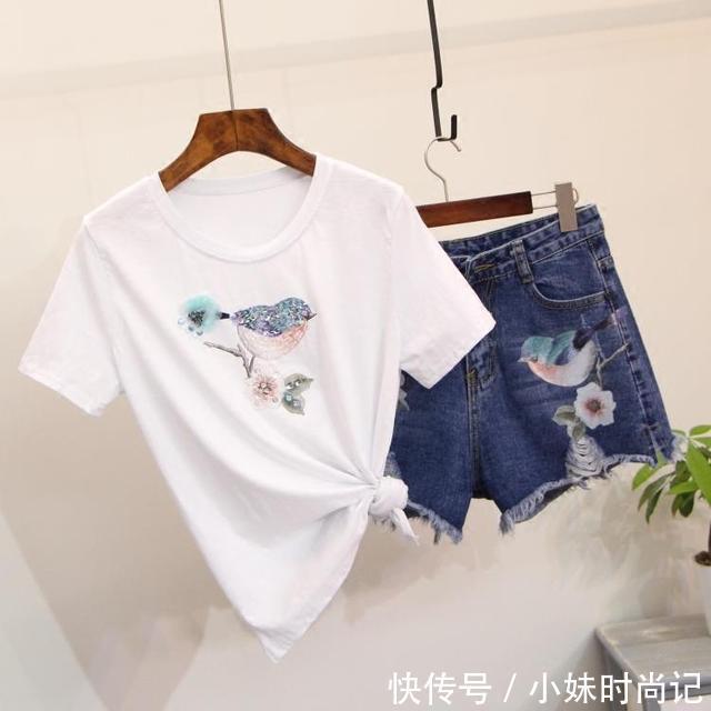 穿搭|穿牛仔短裤T恤套装，时尚又减龄的穿搭，而且轻易秀出大长腿