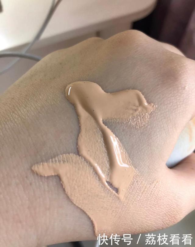 差评多,还卖很贵的粉底液!兰蔻薄纱是其一,YSL羽毛不遮瑕!