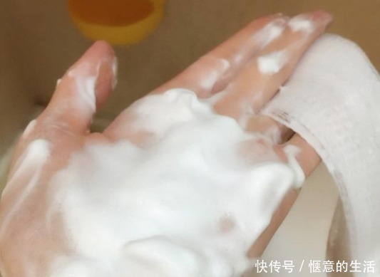 氨基酸洗面奶|先别慌着挤黑头,这3种原因你知道了再挤也不迟!