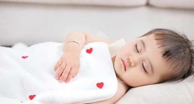 宝妈|孩子到底啥时候可以睡整觉?宝妈不干涉吃夜奶到2岁后果咋样?