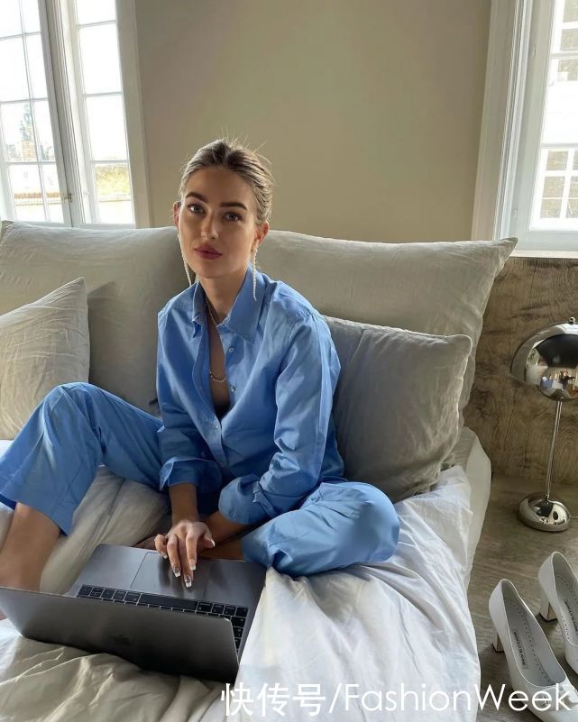 比春天更迷人的是：刘雯的蓝色衬衫