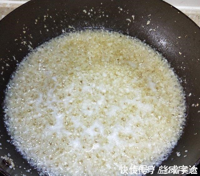 蒜米|酥炸金蒜蓉，家里常备着，入菜、拌面、煮汤全靠它！