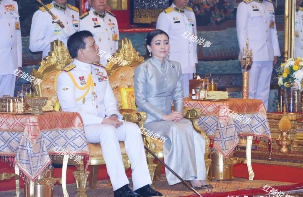 继子|诗妮娜贵妃变聪明了!军装佩戴提帮功照片,主动给继子抛出橄榄枝