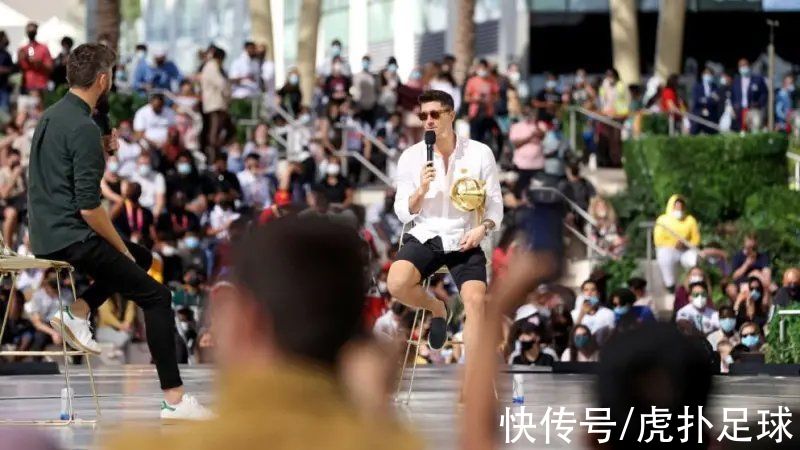手表|图片报：莱万在迪拜参加典礼佩戴的手表，售价20万欧