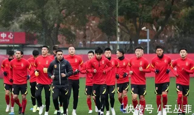 李铁|李霄鹏就剩一点可以期待,国足选人再惹争议,严鼎皓落选实属不该