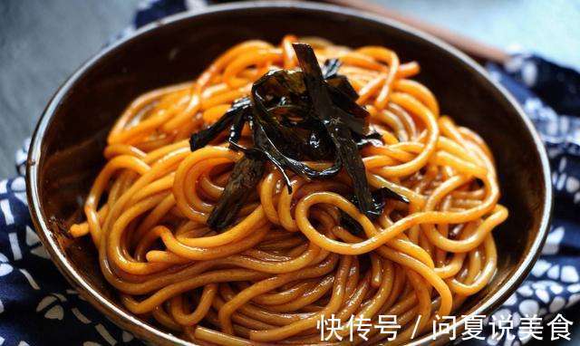 最适合懒人的饭——葱油拌面,只需简单几步,吃完唇齿留香!