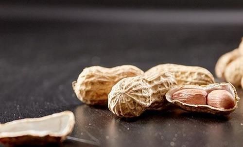 花生|每天吃一把花生,能不能降血压?医生告诉你,花生是升压还是降压