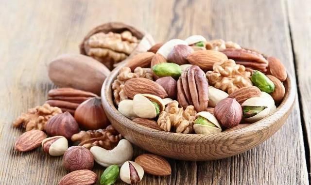 女人吃猪蹄能够延缓衰老美容专家这四种食物才是抗衰老的首选