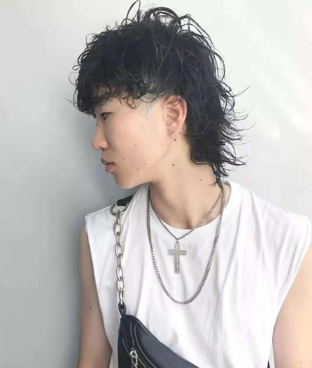 鲻鱼头|“鲻鱼头”和“狼尾式”有啥区别?适合什么脸型?需要烫发吗?