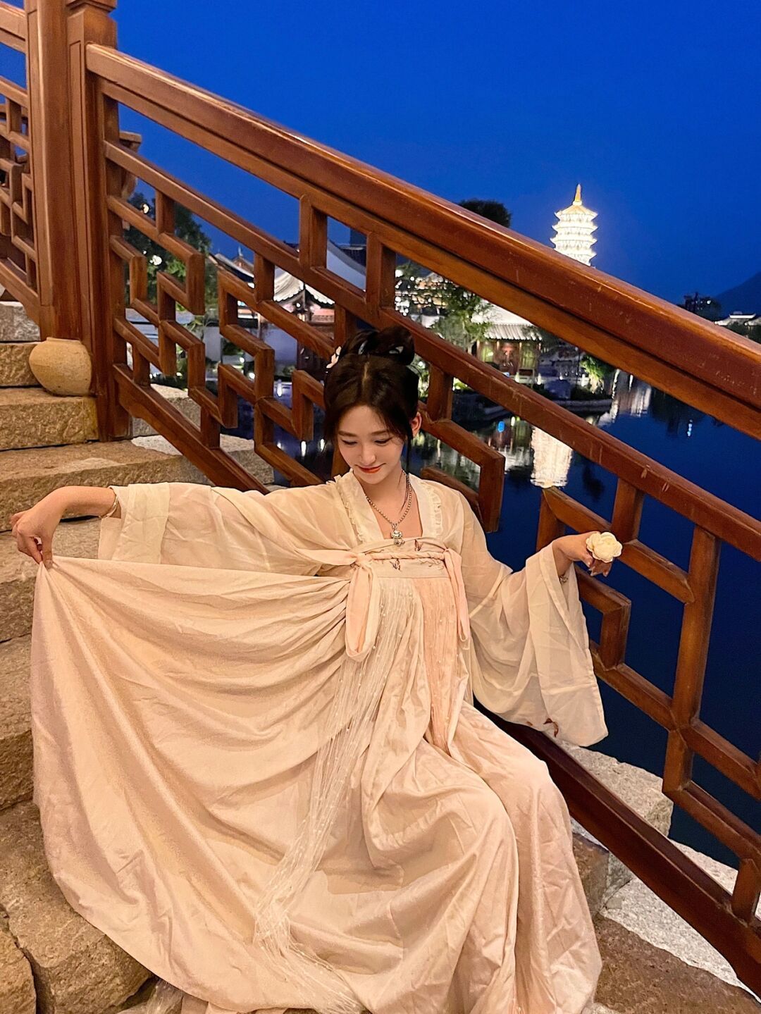 小姐姐|汉服小姐姐迷人街拍, 贵气华美, 千金气质太迷人