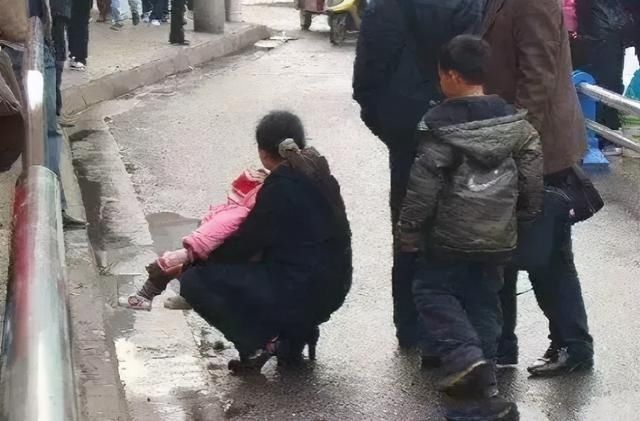 纸尿裤|“新型把尿”悄然兴起,正在伤害孩子排尿系统,家长们却沾沾自喜