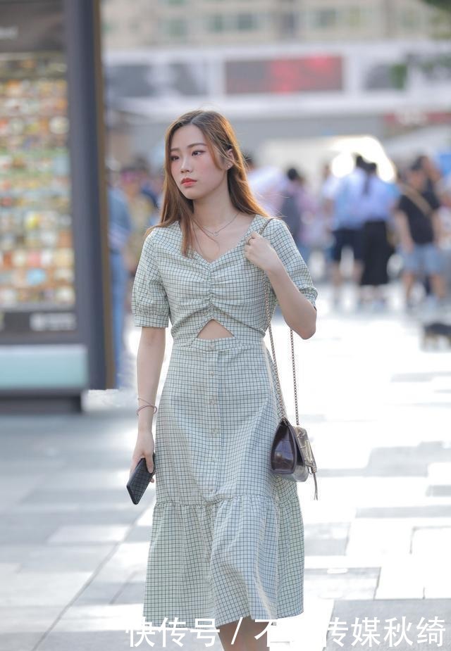 红丝绒|连衣裙性感修身,青春风采尽情绽放,时尚圈中不败的神话