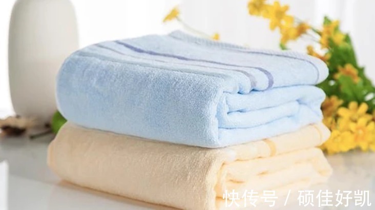 毛巾用久了又臭又滑难清洗学会这个小妙招，洗完跟新买的没区别