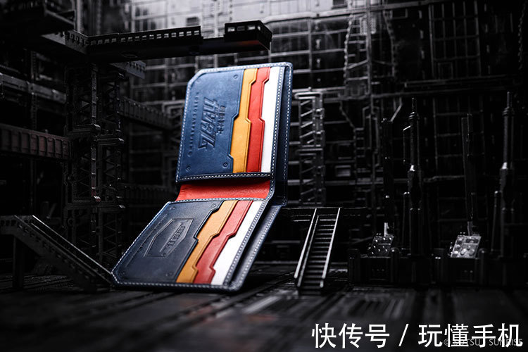 皮革 高达联名皮革产品:三大经典招牌机甲均亮相