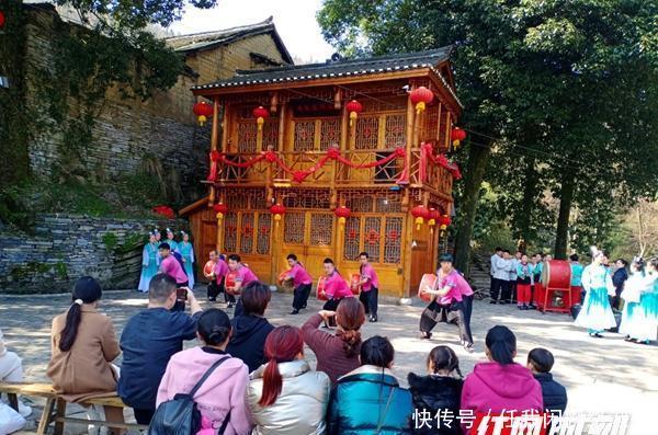 中年|凤凰春节假期旅游市场持续火爆 共接待游客28.35万人次