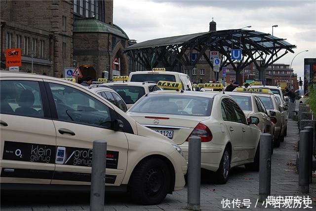  外国老人退休后不跳广场舞不带娃，他们都在干嘛