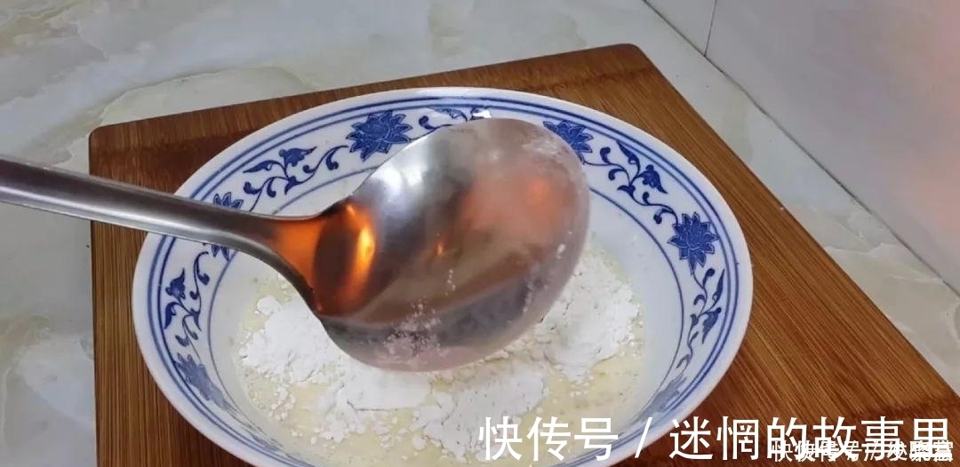 油条|2个鸡蛋,1袋牛奶,不用一滴水,比油条面包还好吃,放凉都不会硬