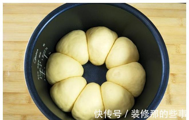 黑芝麻|电饭煲烤面包,不用一滴水,不用打发,口感细腻柔软,比买的还香