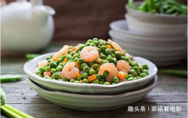 皮蛋嫩豆腐|豌豆虾仁,蒜蓉茄子,莲子百合红豆粥,皮蛋嫩豆腐的做