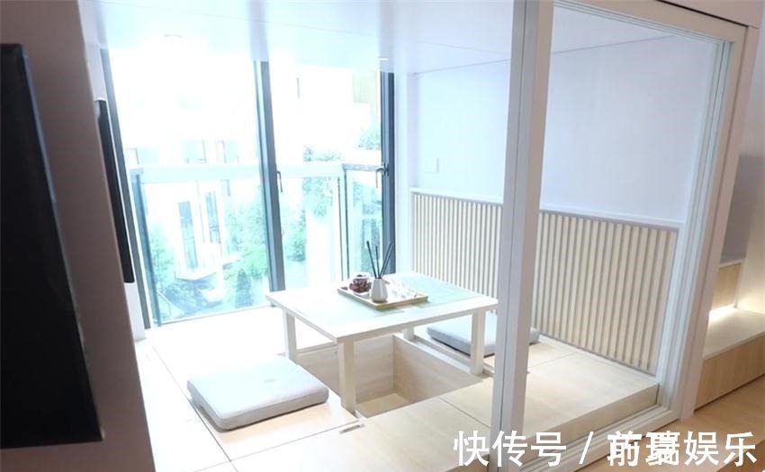 收纳|小两口买下21㎡婚房,巴掌大的家挤出“双客厅”,生活去繁从简