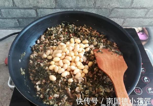 米饭|这菜跟黄豆一起煮,香辣开胃还补钙,3碗米饭不够吃