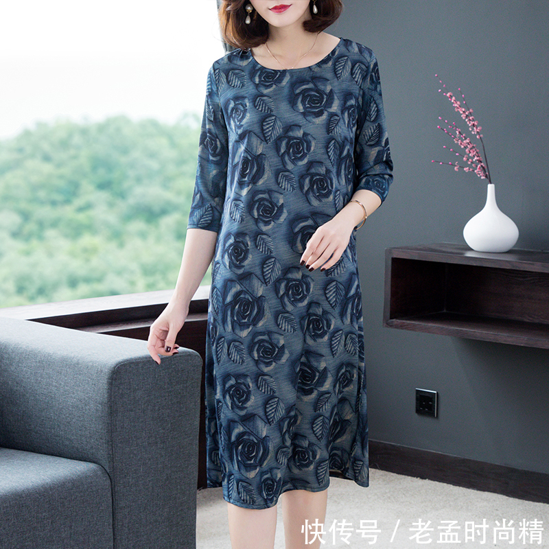 优雅|最近超火一款薄毛衣:叫“樱花粉”,春天搭小脚裤,贼美贼显年轻