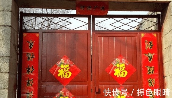 上下联!赶紧撕了吧!这春联很丢人,还不如不贴!