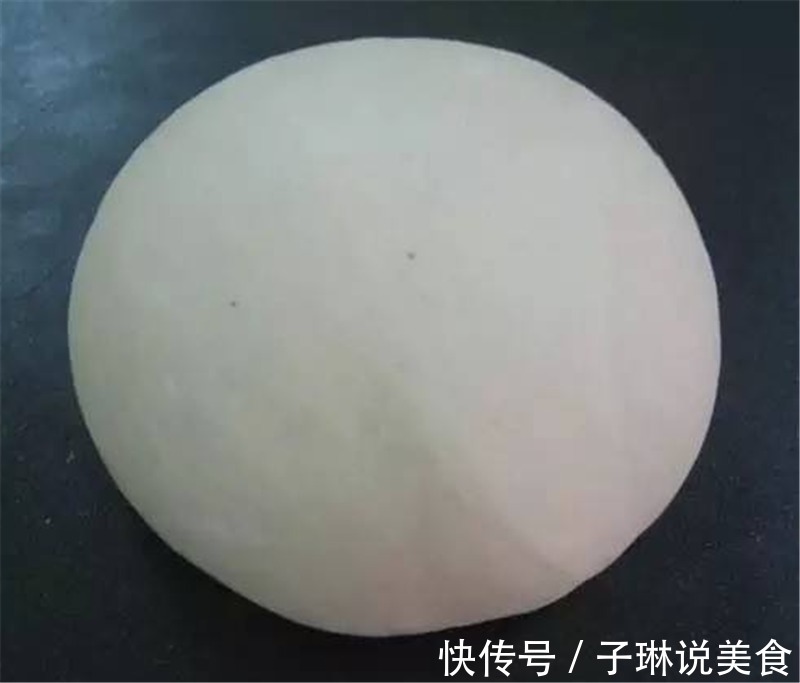 自己在家就能做油条，香酥脆软，两根不够吃！