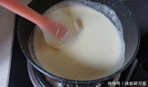 牛奶|自制雪糕时,别只会加牛奶,少了这1物,难怪一口咬下去全是冰渣