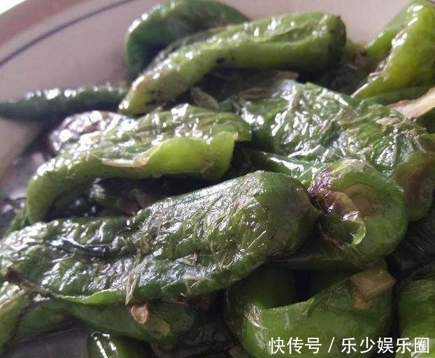 真的|去内地舅舅家做客，舅妈做了满满一桌的菜，但是我真的觉得没菜吃