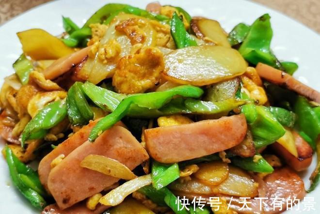 家常快手菜,青椒土豆炒火腿鸡蛋,荤素都有,简单营养,超下饭