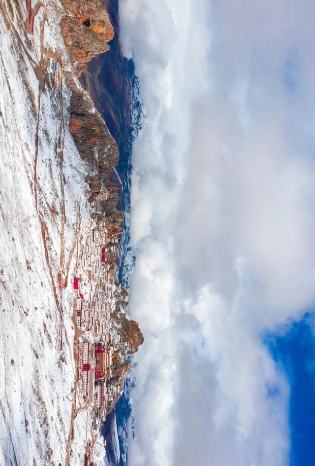 凝聚冰川、古道、湖泊、雪山、草原和古文明的康巴腹地