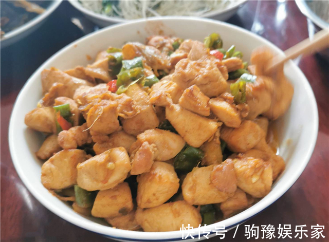 水煮鱼|农忙和老公回老家帮忙，婆婆中午下厨招待，一桌菜却城里吃不到！