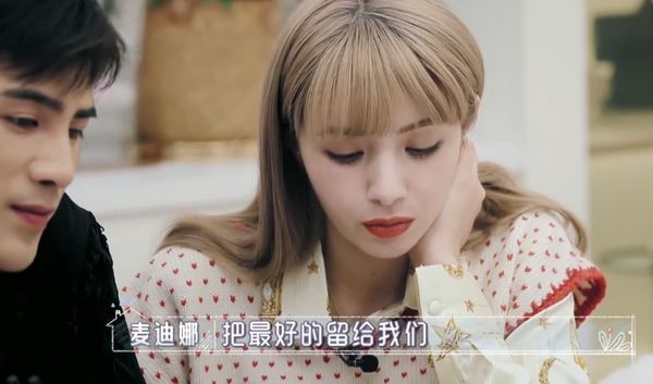 麦迪娜的婆婆偷吃鸡腿,姜潮一脸茫然,节目组也救不了场!