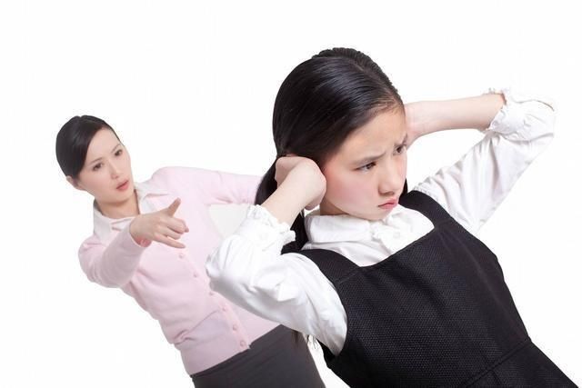 文科|没事翻开孩子的书包,里面的东西让父母哭笑不得,你能忍到第几张