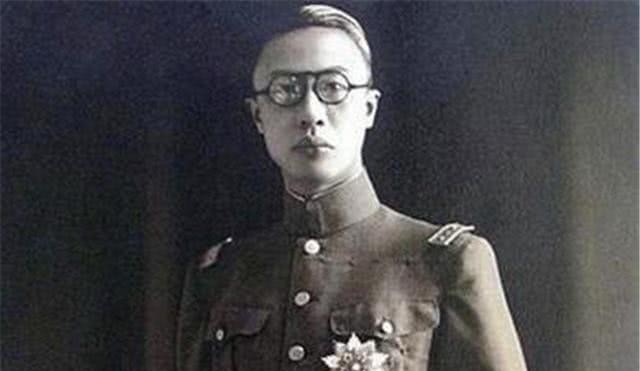 溥仪|只和溥仪相处5年,却让溥仪爱了一生的女子,死后两人合葬