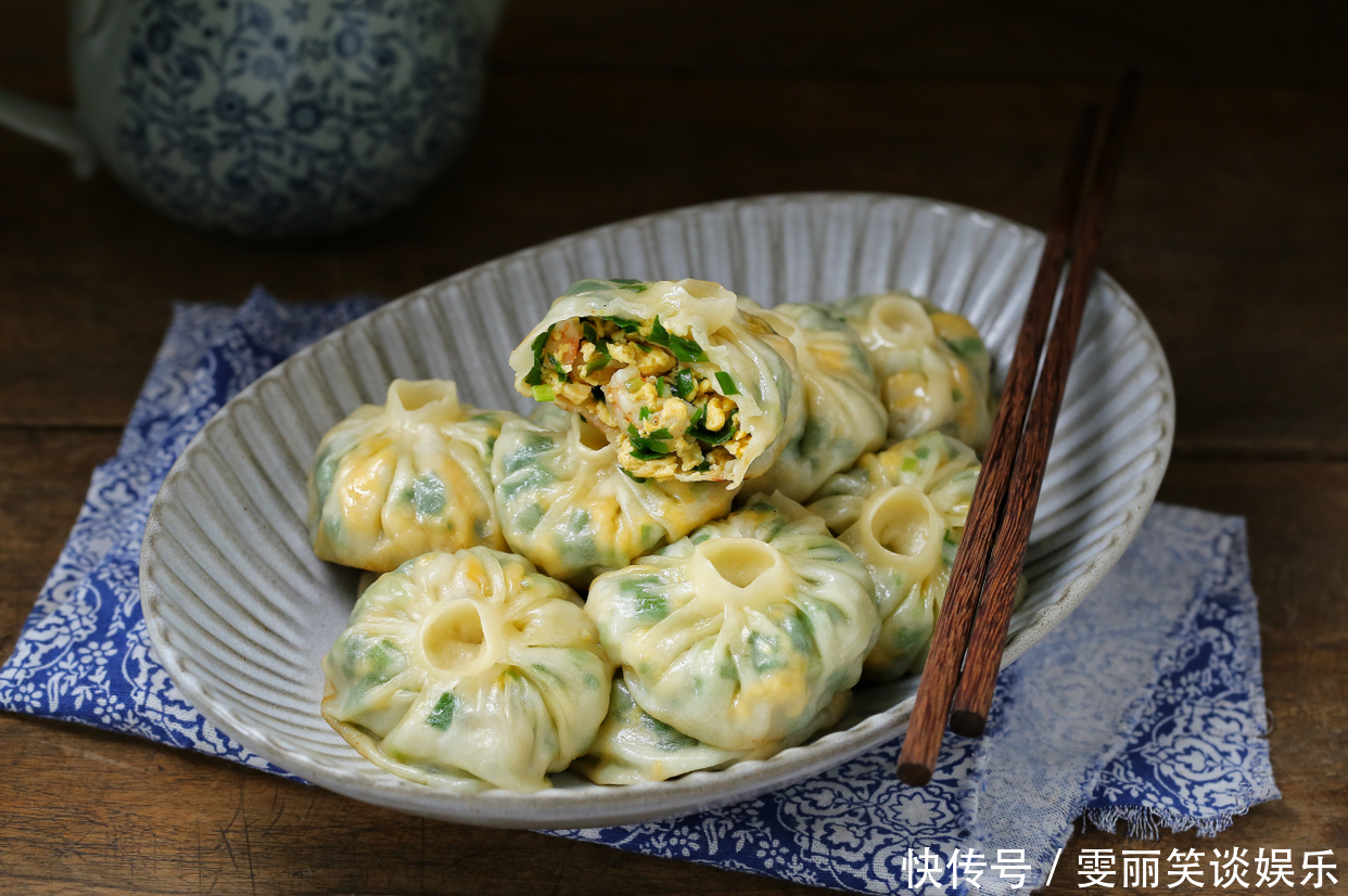 鲜美|想吃包子又不爱揉面，教你一招，半小时就出锅，皮薄如纸倍儿鲜美
