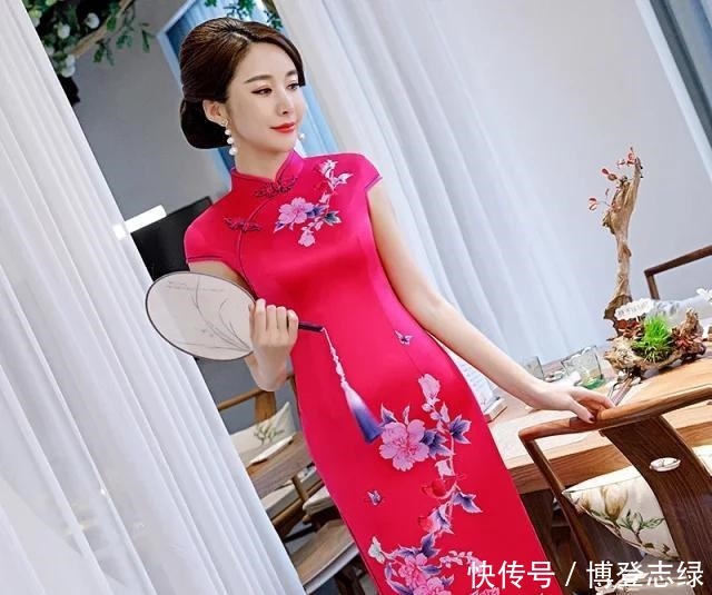风采|绝美!极致玫红长旗袍,旖旎风采,靓丽优雅!