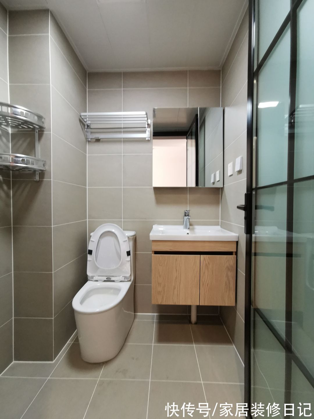 鞋柜|60后大叔的养老房，花6万简装70㎡的小两房，简洁清爽住起来顺心