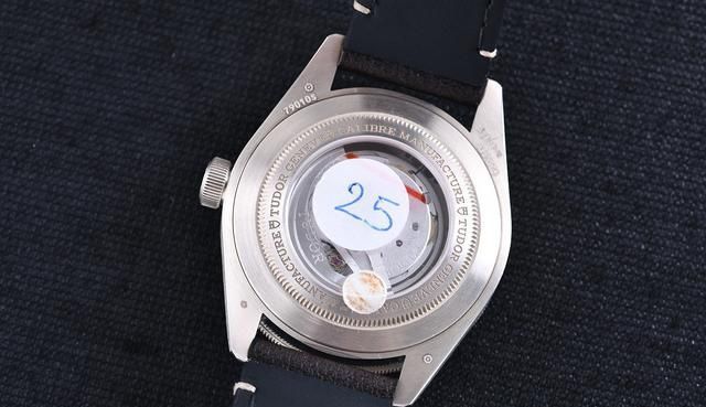 灰褐色|开创帝舵潜水腕表先河?品鉴帝舵碧湾925腕表