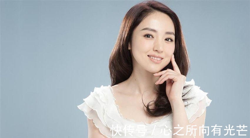 发黄|清洗白色衣服的小妙招, 教你轻轻松松洗白衣服！