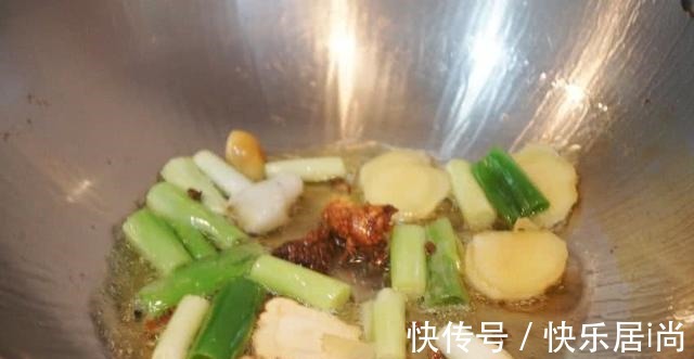 土豆|大丰收，东北特受欢迎的菜，经典又接地气，出锅瞬间征服你的胃！