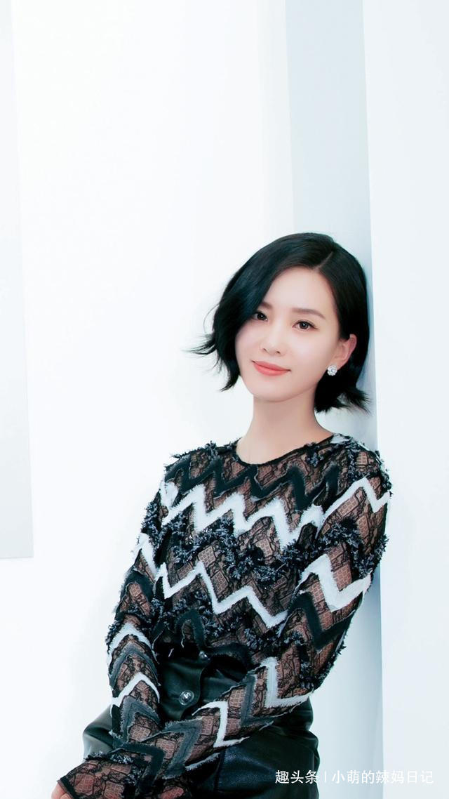 发量|女人过了45岁,烫卷发比留直发更减龄!建议这4款,年轻更显气质