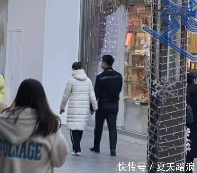 大满贯|31岁丁宁退役后恋情曝光与男生牵手逛街,甜蜜互动,粉丝送祝福