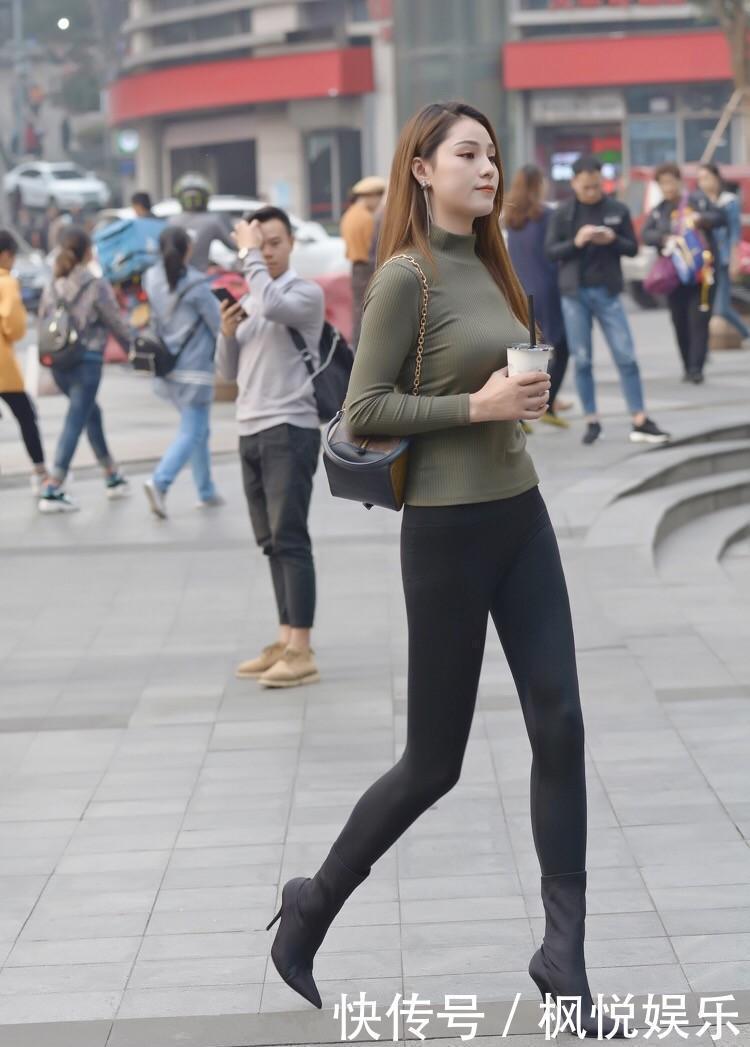 街拍美女紧身搭配,身形美一直在线,与众不同的自信气质